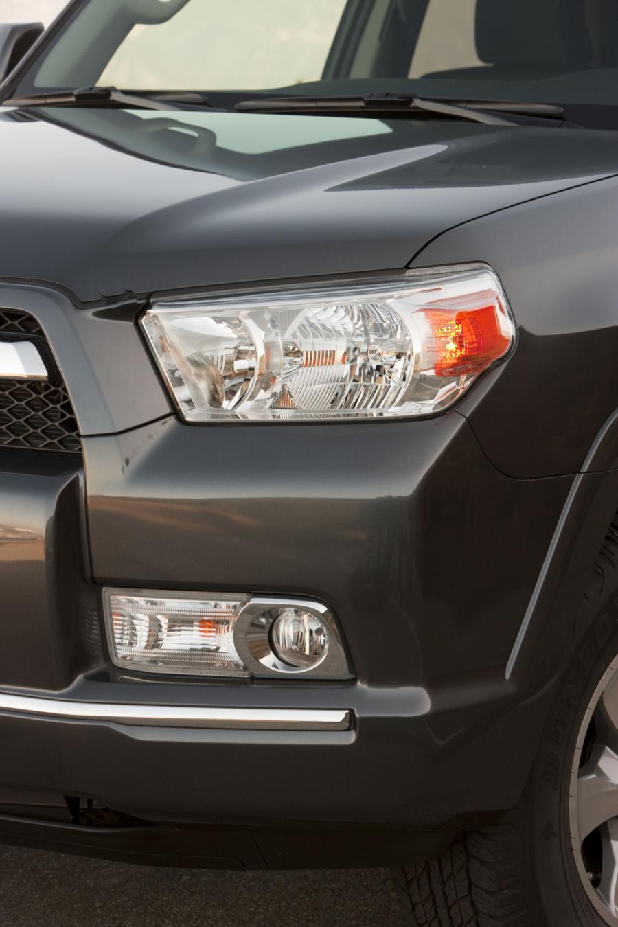  Toyota 4Runner 2010 года  (фото 43 из 84)